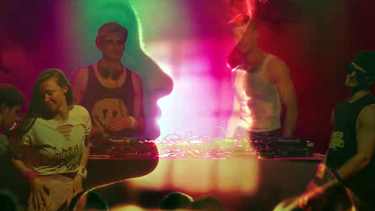  mit dem Titel 'Knutschen' / Video ((jetzt ansehen))